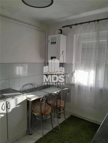 Apartament cu 3 camere semidecomandat, mobilat în Girocului