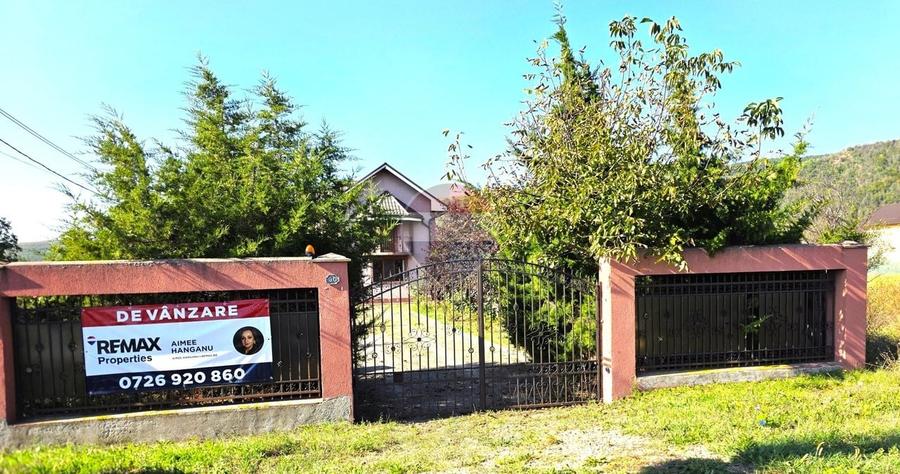 Casă individuală cu 5 camere cu Teren 950 Mp în Cândești