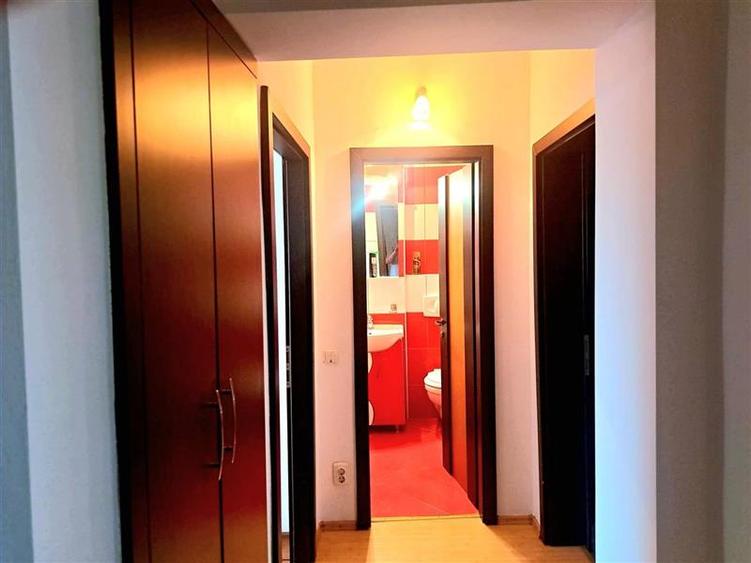 Apartament cu 3 camere decomandat, mobilat în Lenin