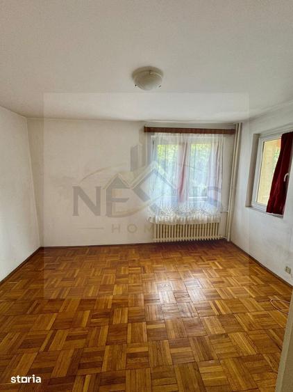 Apartament cu 3 camere semidecomandat în Berceni