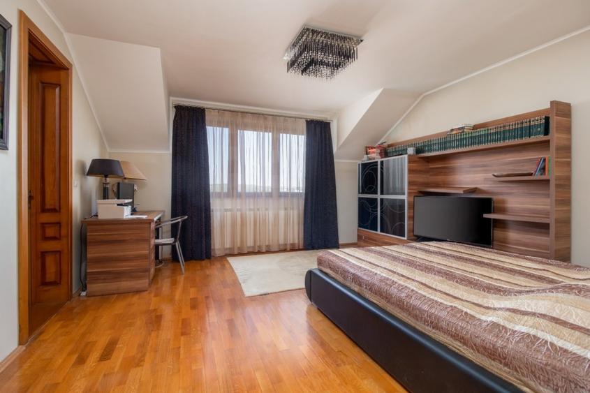 Casă individuală cu 10 camere cu Canalizare în Dealuri Oradea