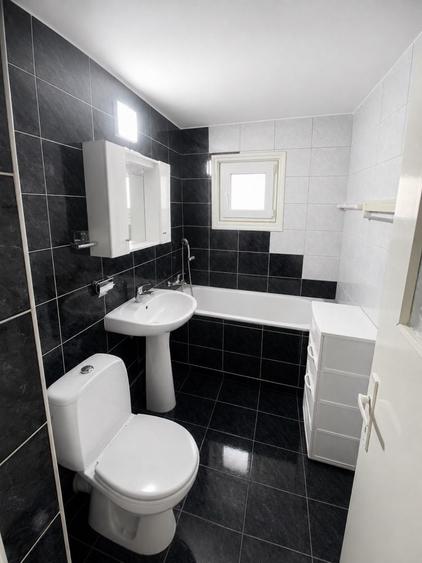 Apartament cu 3 camere decomandat în Răcădău
