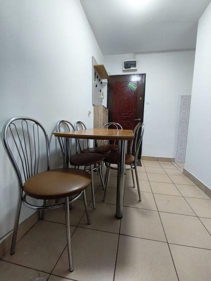 Apartament cu 2 camere semidecomandat, mobilat în Soarelui
