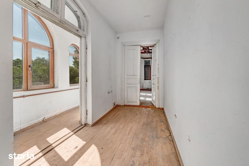 Casă cu 7 camere cu Teren 135 Mp în Vitan