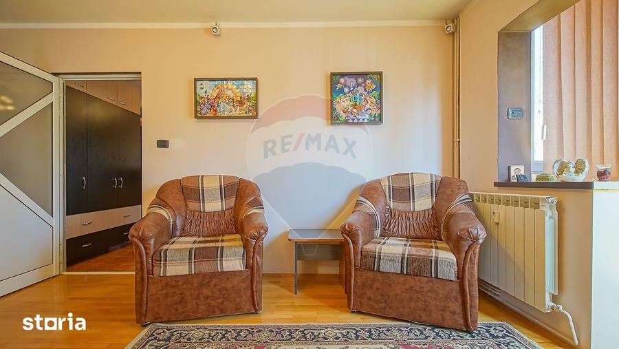 Apartament cu 2 camere semidecomandat, mobilat în Est