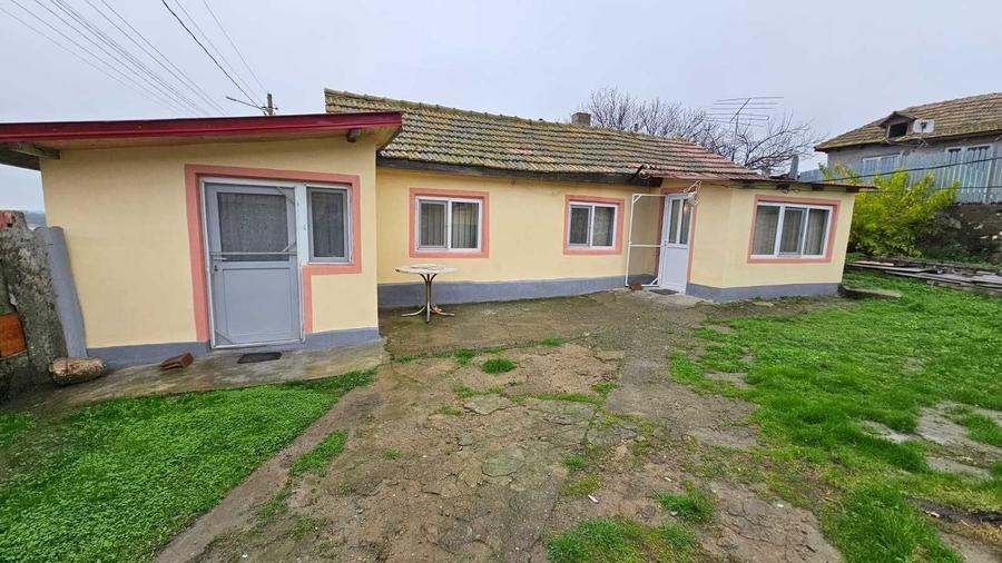 Casă cu 4 camere în Hârșova