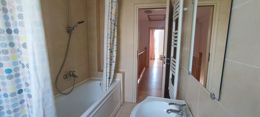 Duplex cu 4 camere cu Canalizare în Prelungirea Ghencea