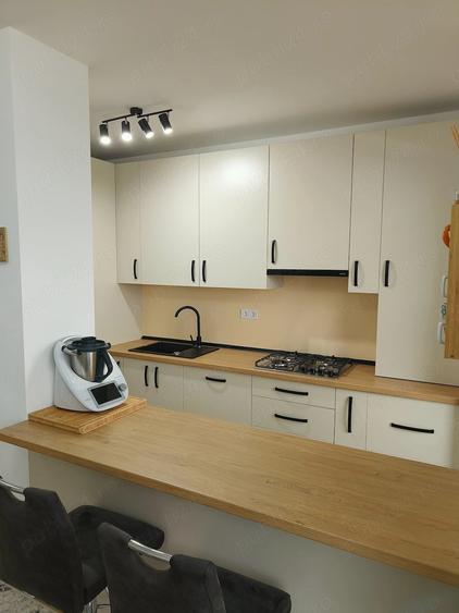 Apartament cu 3 camere decomandat în Exterior Vest