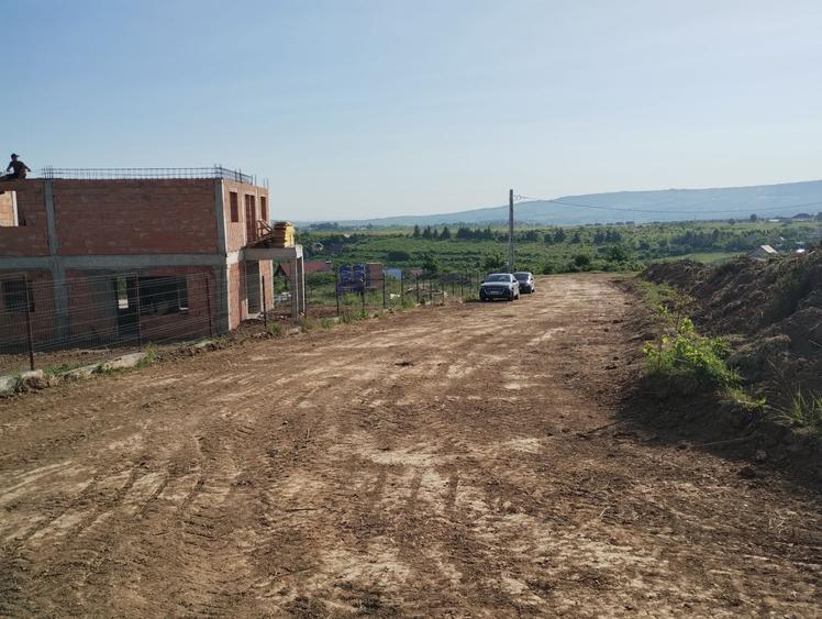Teren Construcții intravilan de 350 mp, în Cercu