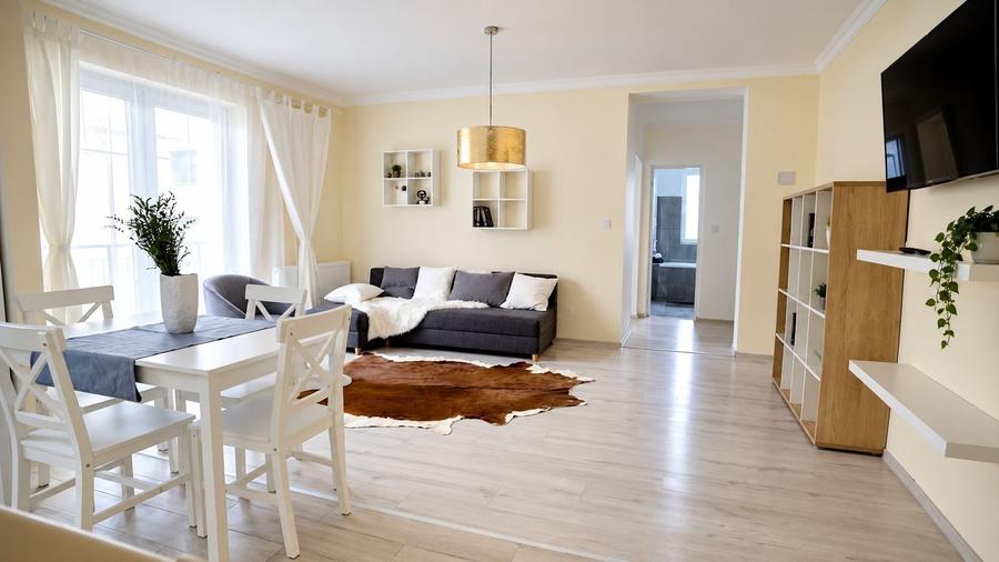 Apartament cu 3 camere semidecomandat în Braytim