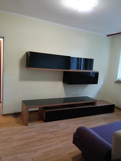 Apartament cu 4 camere semidecomandat, mobilat în Piața Unirii