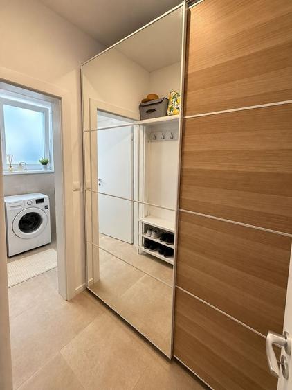 Apartament cu 3 camere semidecomandat, mobilat în Dumbrăvița