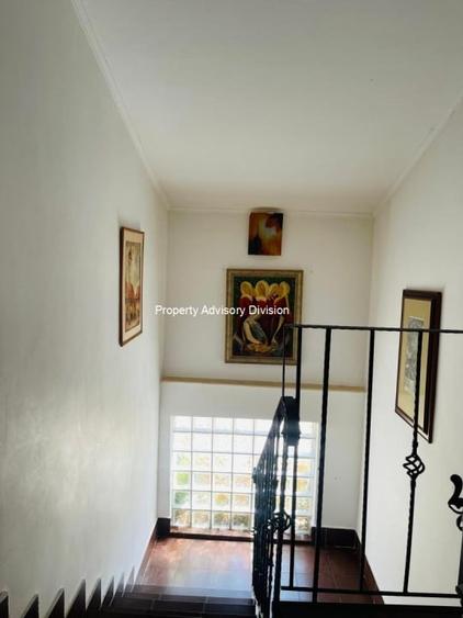 Casă cu 5 camere cu Teren 233 Mp în Pipera