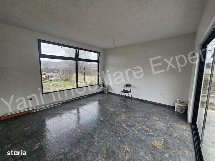 Casă cu 4 camere în Zigoneni