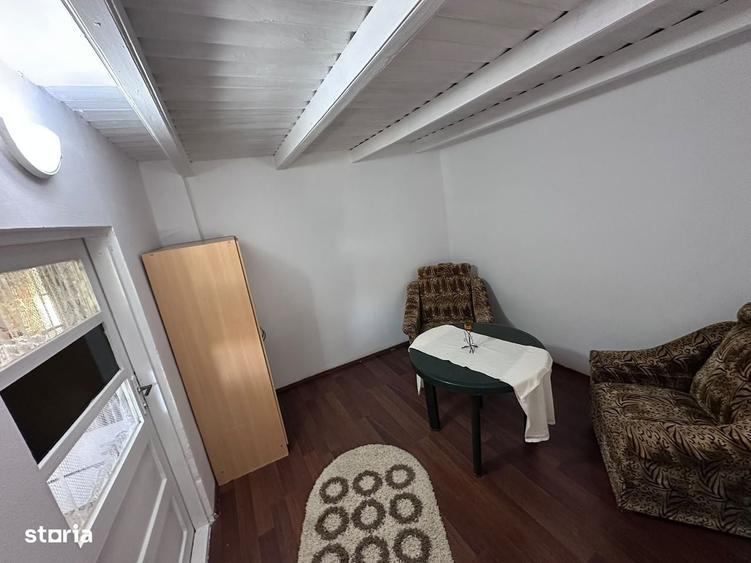Casă cu 4 camere în Stoenești