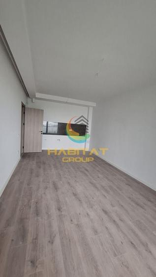 Apartament cu 3 camere semidecomandat în Berceni