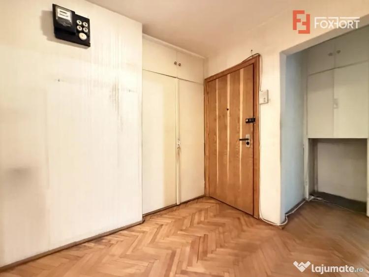 Apartament cu 3 camere semidecomandat în Circumvalațiunii