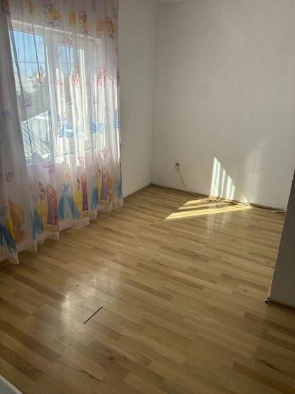 Casă cu 4 camere cu Teren 200 Mp în Central