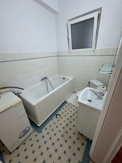 Apartament cu 3 camere circular, mobilat în P-ța Unirii