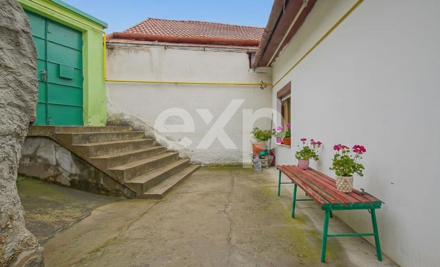 Casă individuală cu 5 camere cu Canalizare în Schei