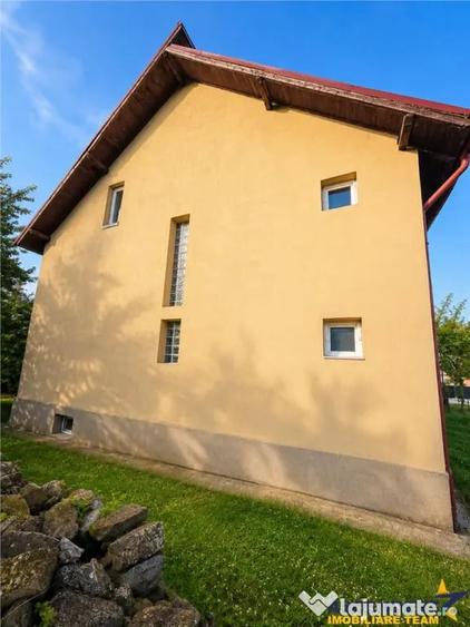 Casă cu 5 camere cu Teren 1917 Mp în Runcu