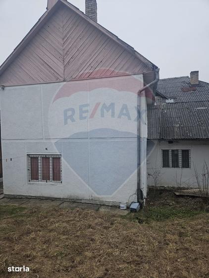 Casă cu 5 camere cu Teren 1958 Mp în Central
