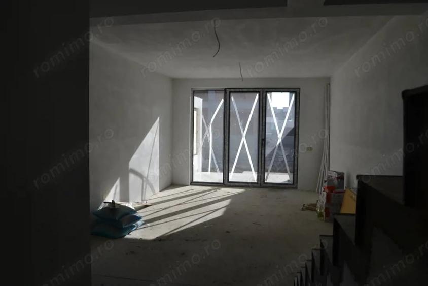 Casă cu 7 camere cu Teren 250 Mp în Sânpetru