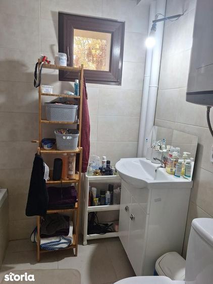 Apartament cu 3 camere în Tei