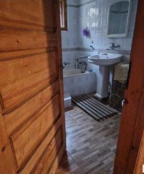 Casă individuală cu 5 camere cu Canalizare în Gura Beliei