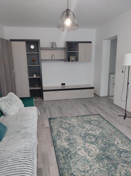 Apartament cu 2 camere decomandat în Aleea Carpați