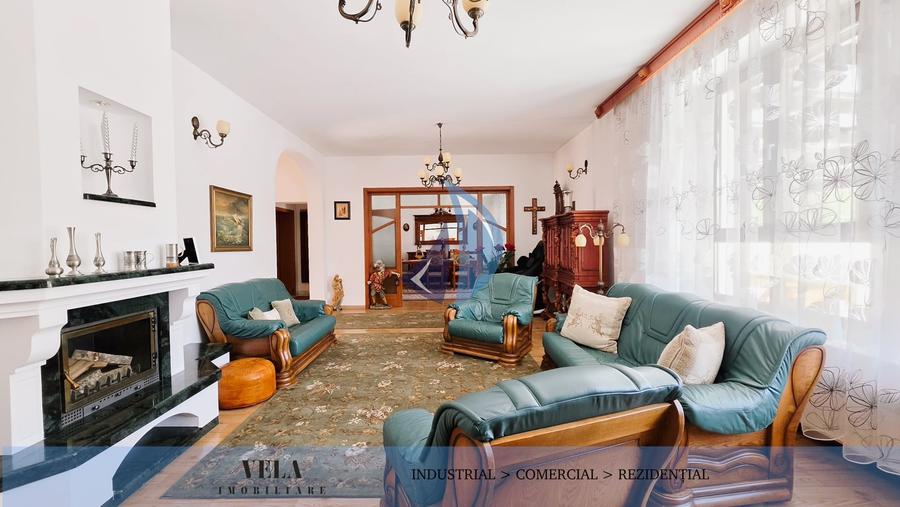 Casă individuală cu 7 camere cu Piscina în Unirii