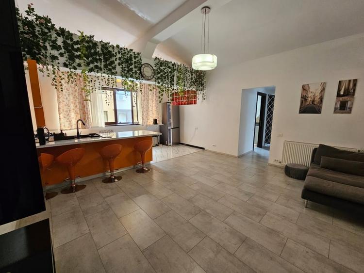 Apartament cu 2 camere semidecomandat, mobilat în Dămăroaia