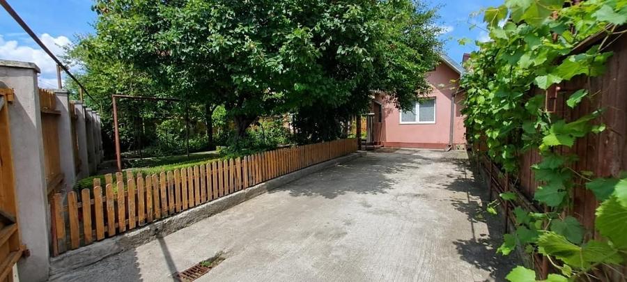 Casă individuală cu 4 camere cu Canalizare în Central