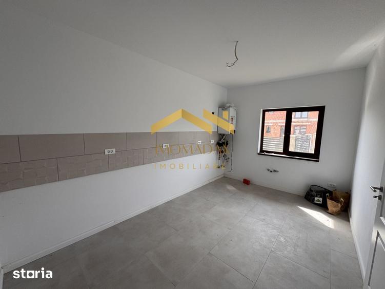 Casă cu 4 camere cu Teren 250 Mp în Sânmihaiu Român