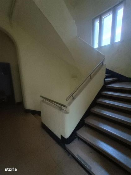 Universitate Cladire de Birouri 10 Euro/mp - 12