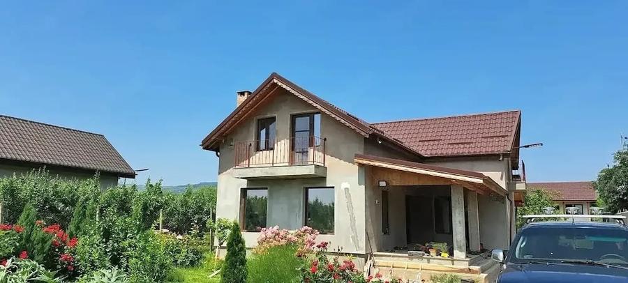 Casă cu Teren 1030 Mp în Ogrăzile
