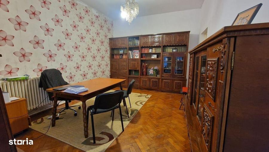 Casă cu 4 camere în Central