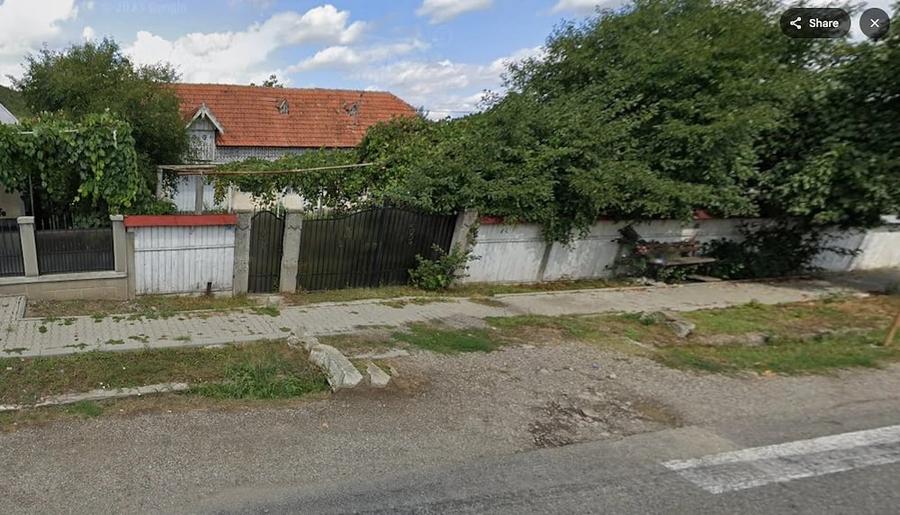 Casă cu Teren 3200 Mp în Cașin