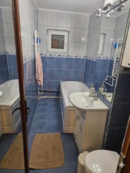 Apartament cu 3 camere decomandat în Micro 14
