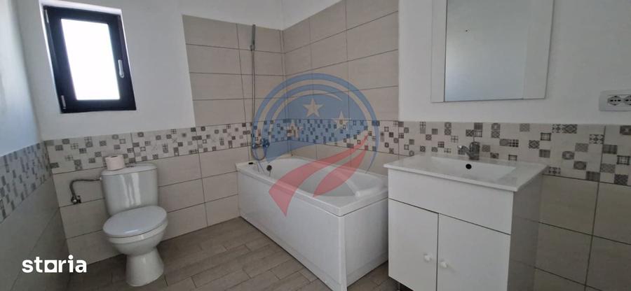 Casă cu 5 camere cu Teren 360 Mp în Malu Mare