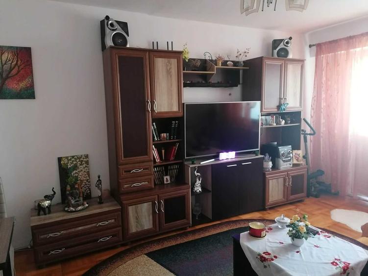 Vand apartament 3 camere decomandat la X34 - 1