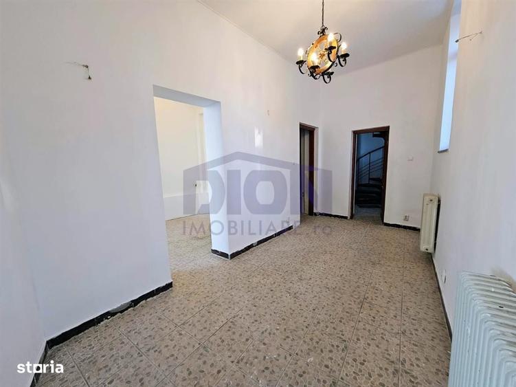 Casă cu 4 camere în Central