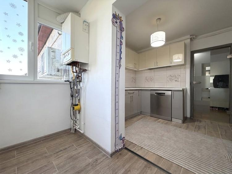 Apartament cu 3 camere decomandat, mobilat în Lipovei