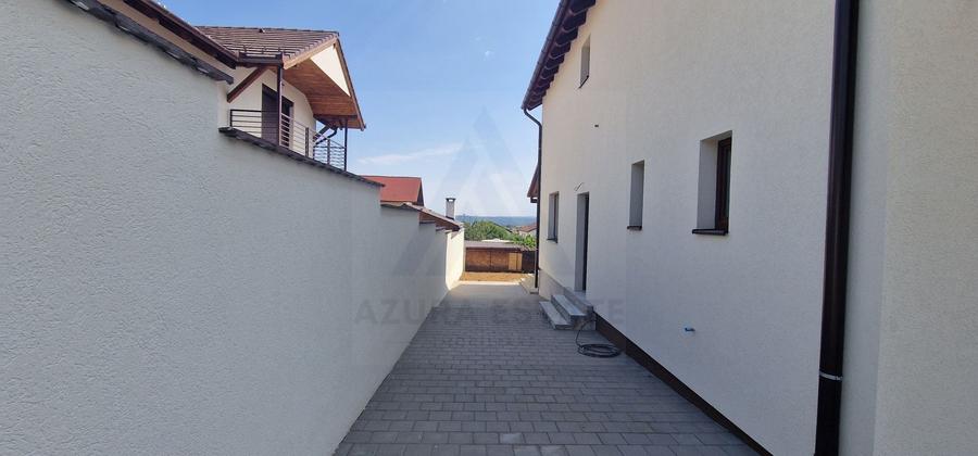 Duplex cu 4 camere cu Canalizare în Sud-Est