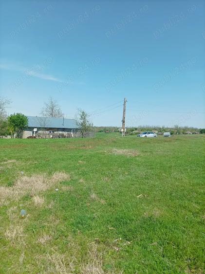 Teren de 2100 mp, în Valea Argovei