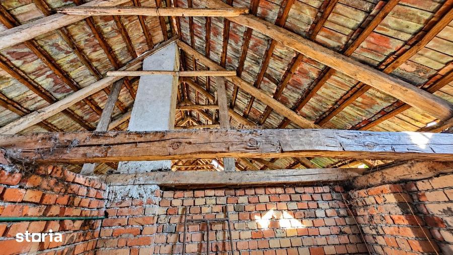 Casă semidecomandat cu Teren 944 Mp în Forotic