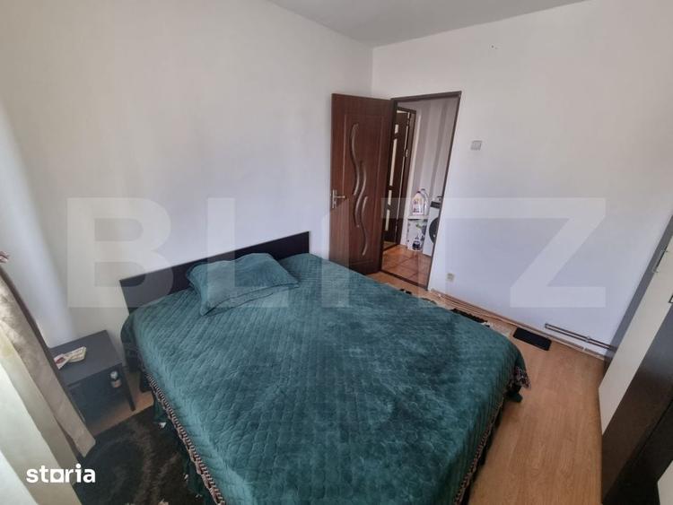 Apartament cu 3 camere semidecomandat, mobilat în Craiovița Nouă