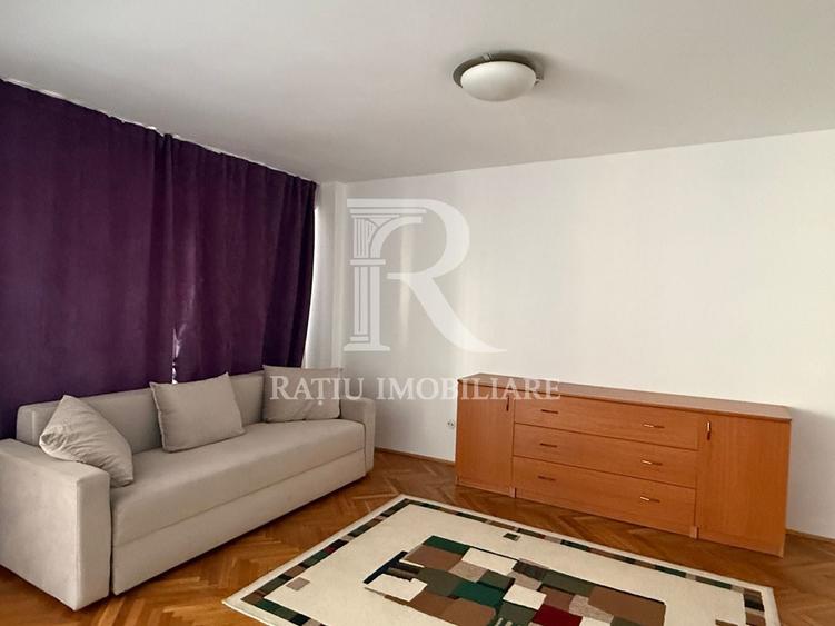 Apartament cu 4 camere decomandat, mobilat în Nufărul