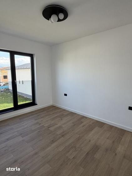 Casă cu 4 camere cu Teren 300 Mp în Sânpetru