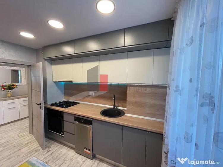 Apartament cu 2 camere decomandat, mobilat în P-ța Alba Iulia